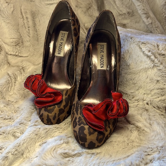 Steve Madden leopard 4 inch heels beautiful red accent - Picture 2 of 5